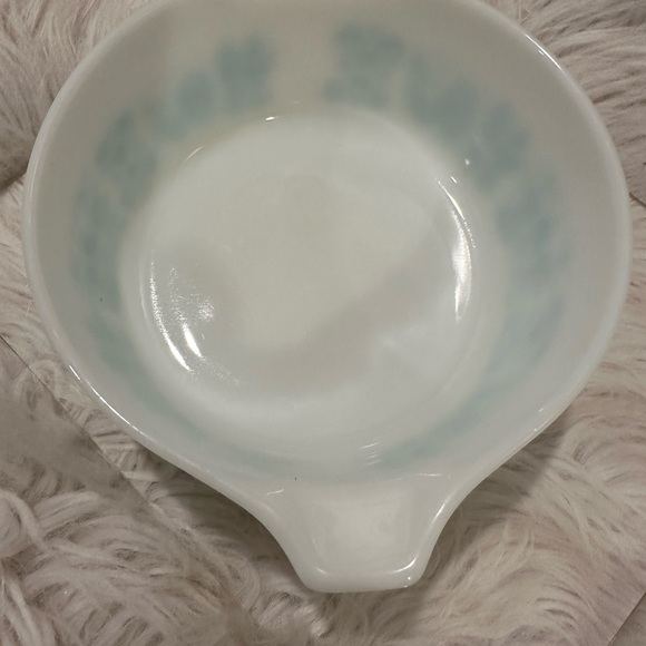 Vintage Pyrex Casserole Dish 472 Amish Butterprint White Blue Turquoise 1 1/2 Pt - Picture 2 of 6